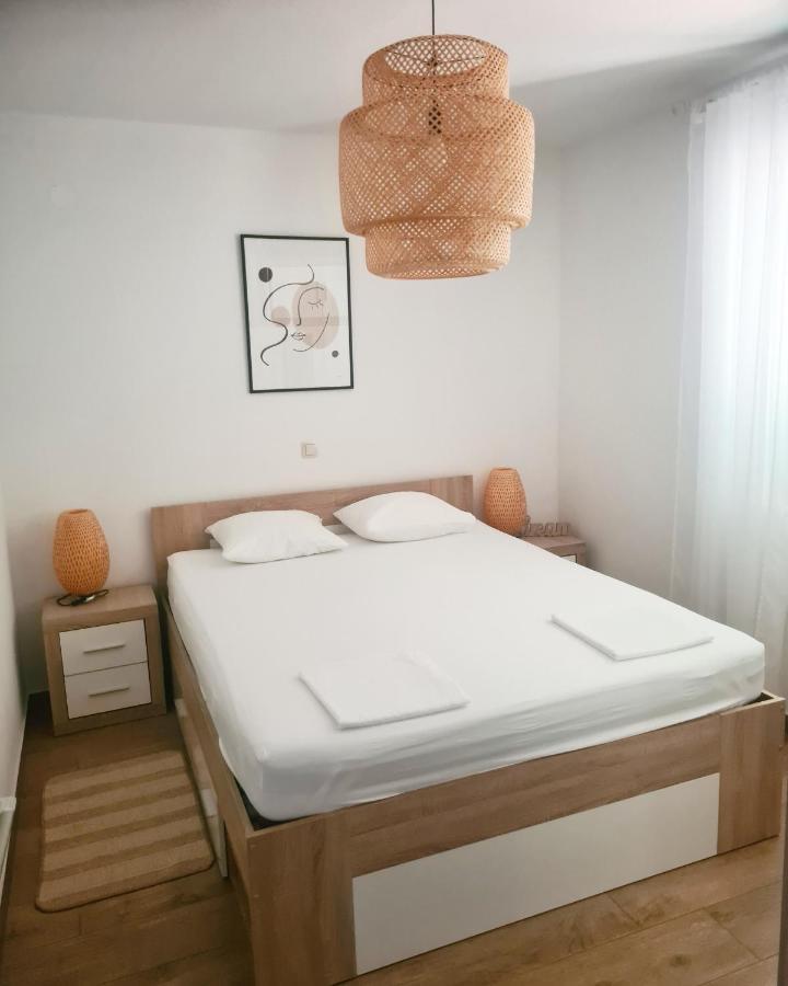 Hello Sunshine - Apartment On The Beach Zubovići エクステリア 写真